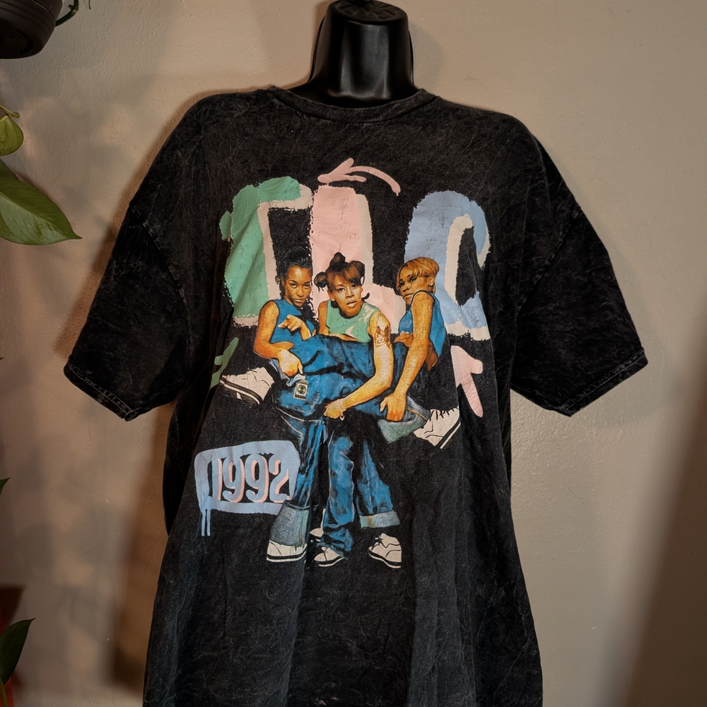 Black Graphic T-Shirt with 1992 Design